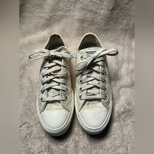 Converse m Lift platform sneakers featuring a beige and white size 8